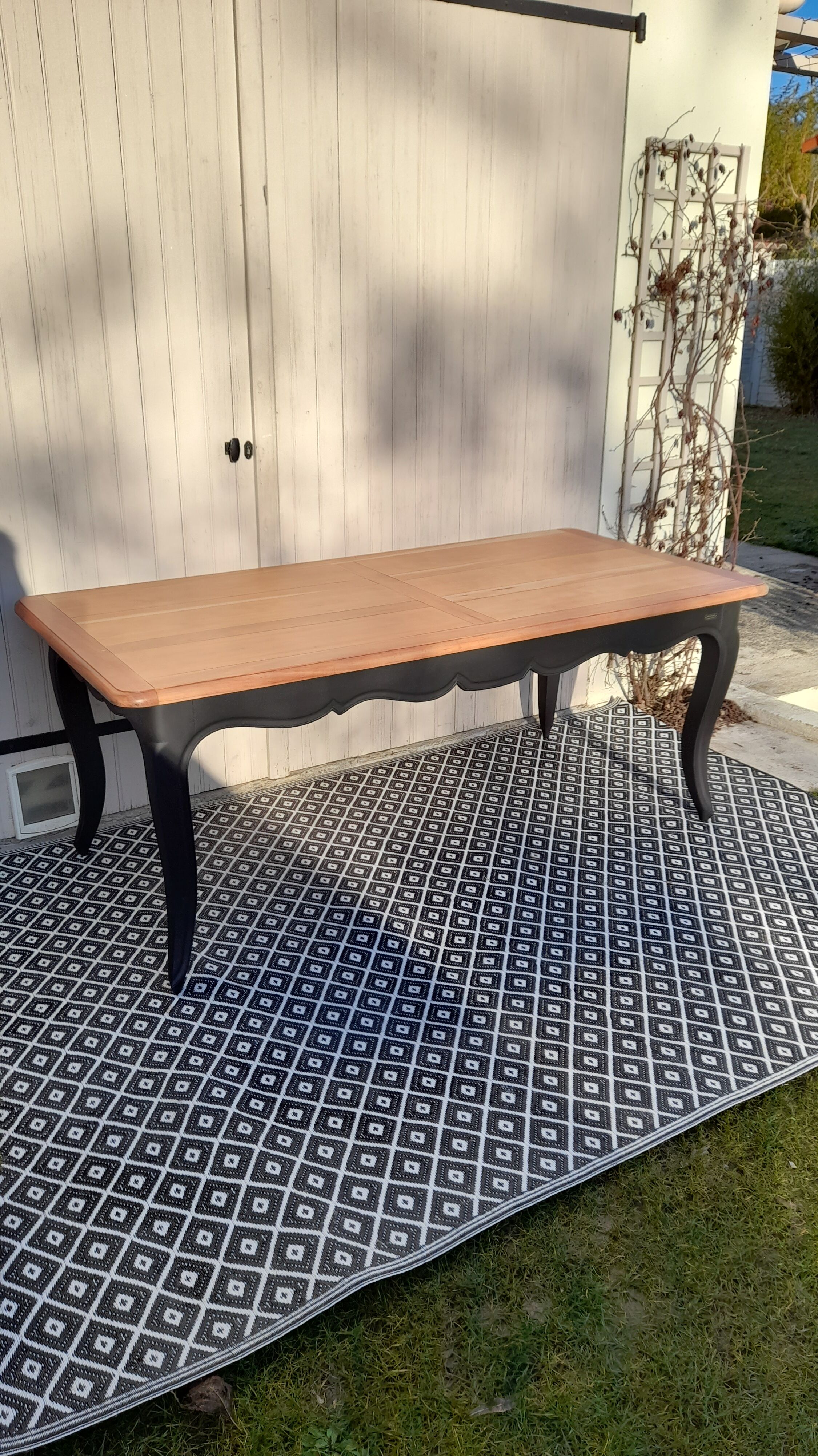 Dining room table