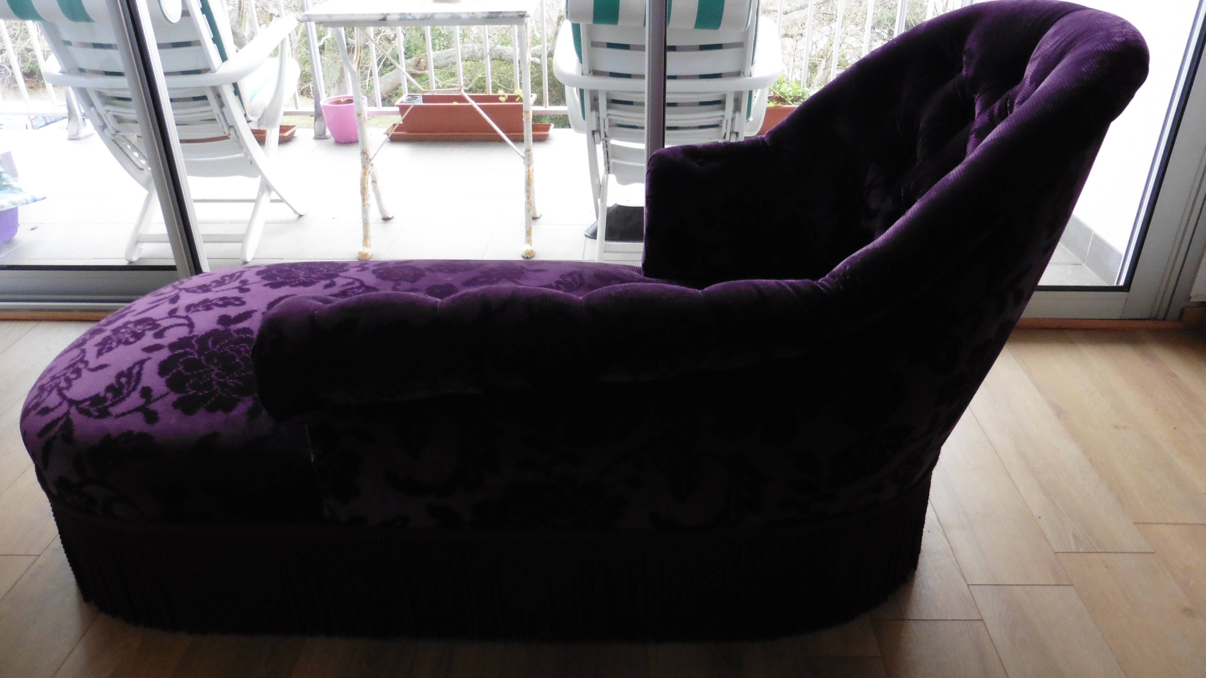 Velvet daybed
