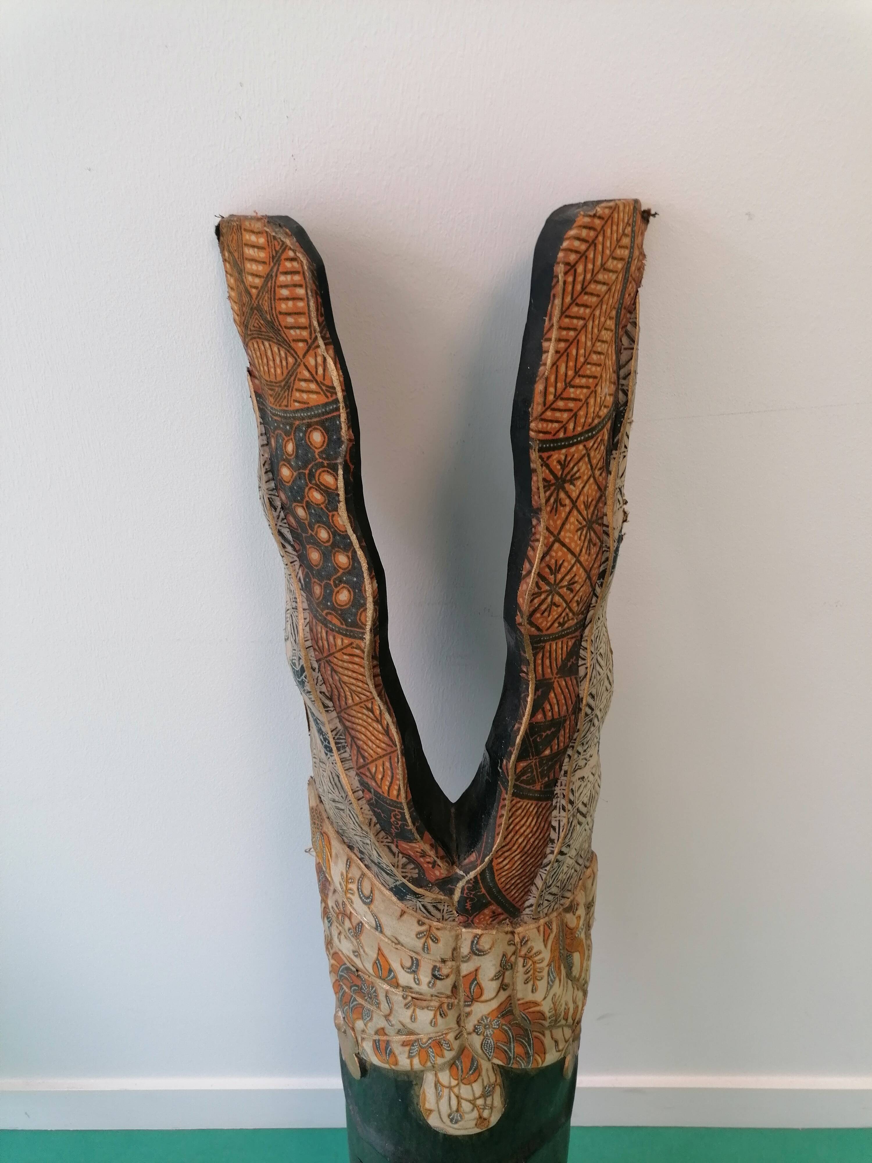 Ethnic wall mask carved wood and printed fabric – 101 cm