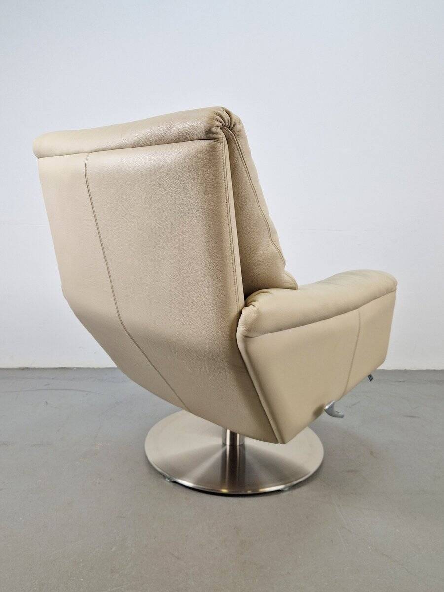 Fauteuil Cece pivotant en cuir de Leolux