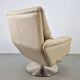 Fauteuil Cece pivotant en cuir de Leolux