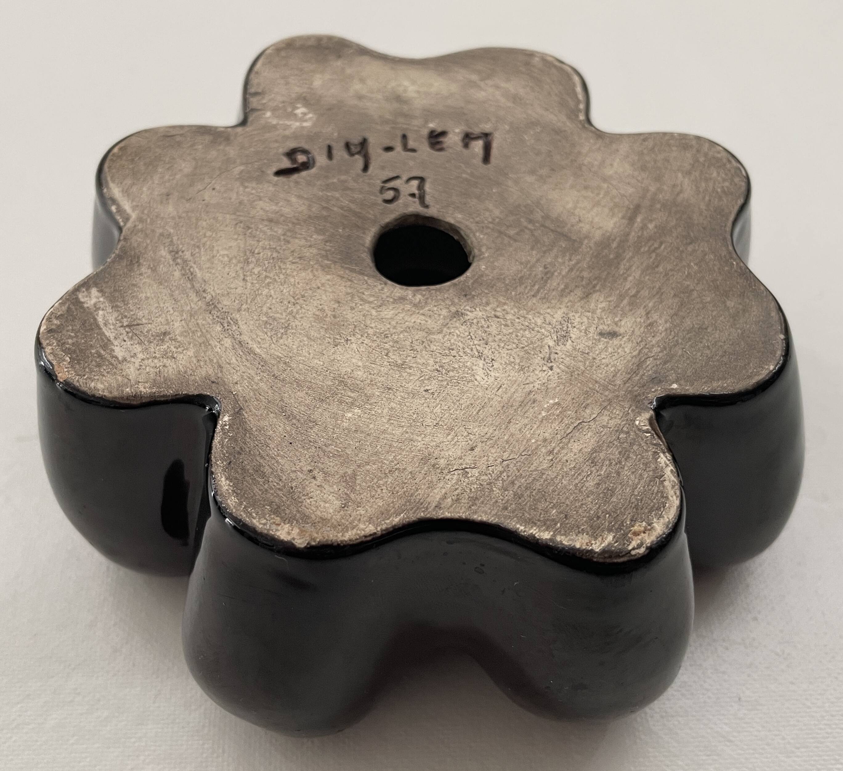 Ashtray or catch-all in ceramic from the 1950s, signed Dih-lem.