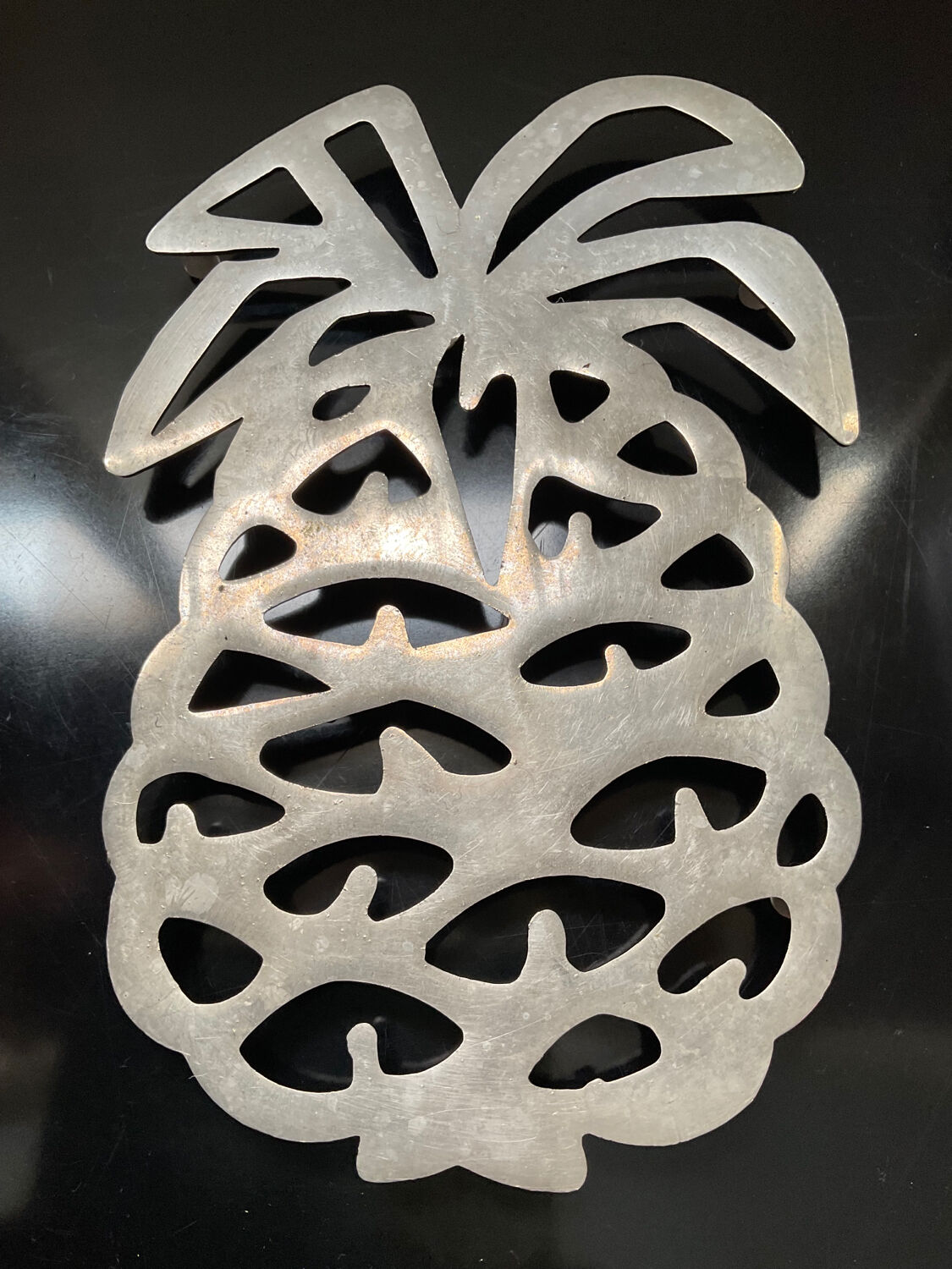 Vintage pineapple trivia in silver metal