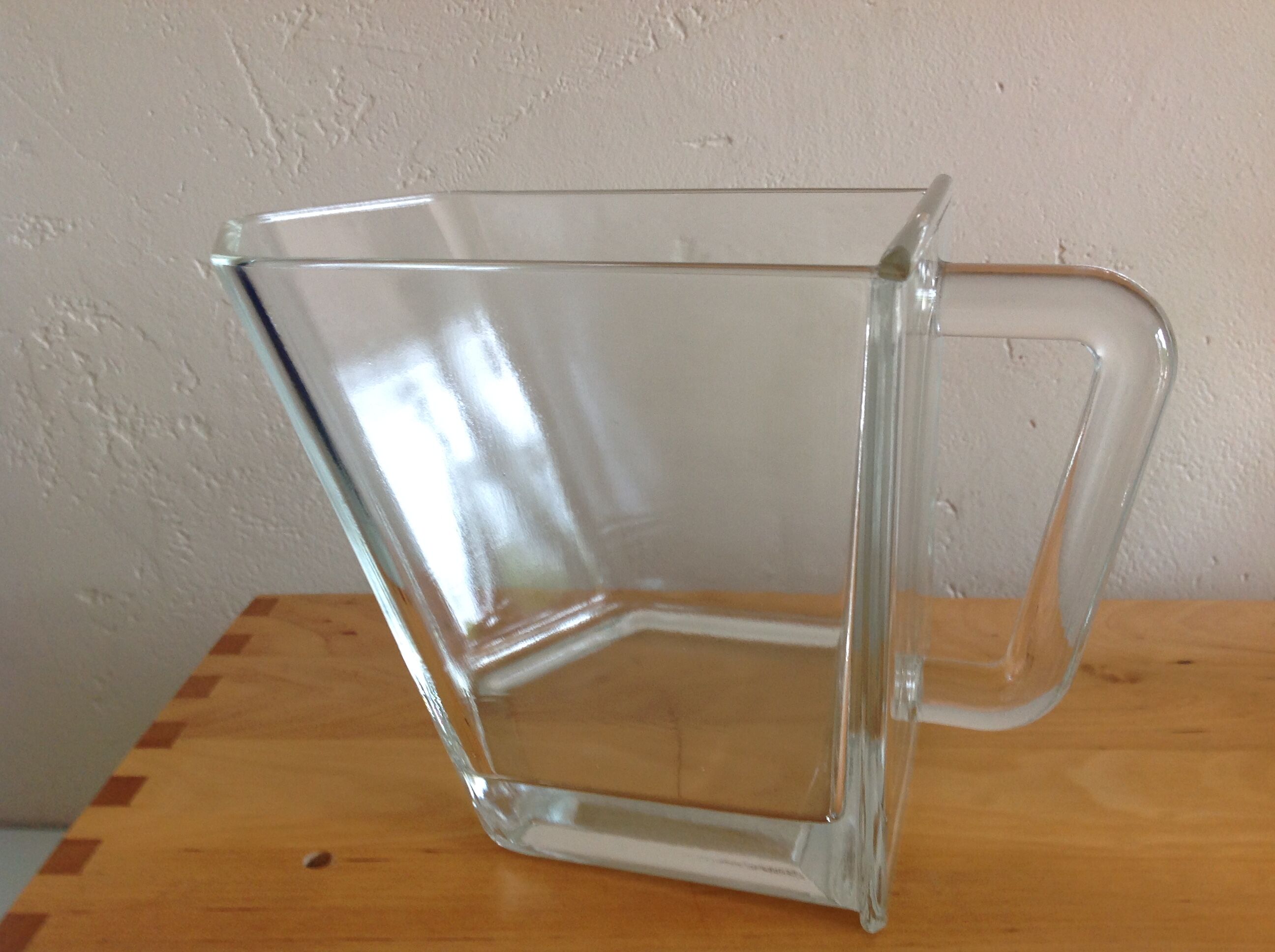 Wall stretch with glass epic drawers