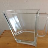 Wall stretch with glass epic drawers