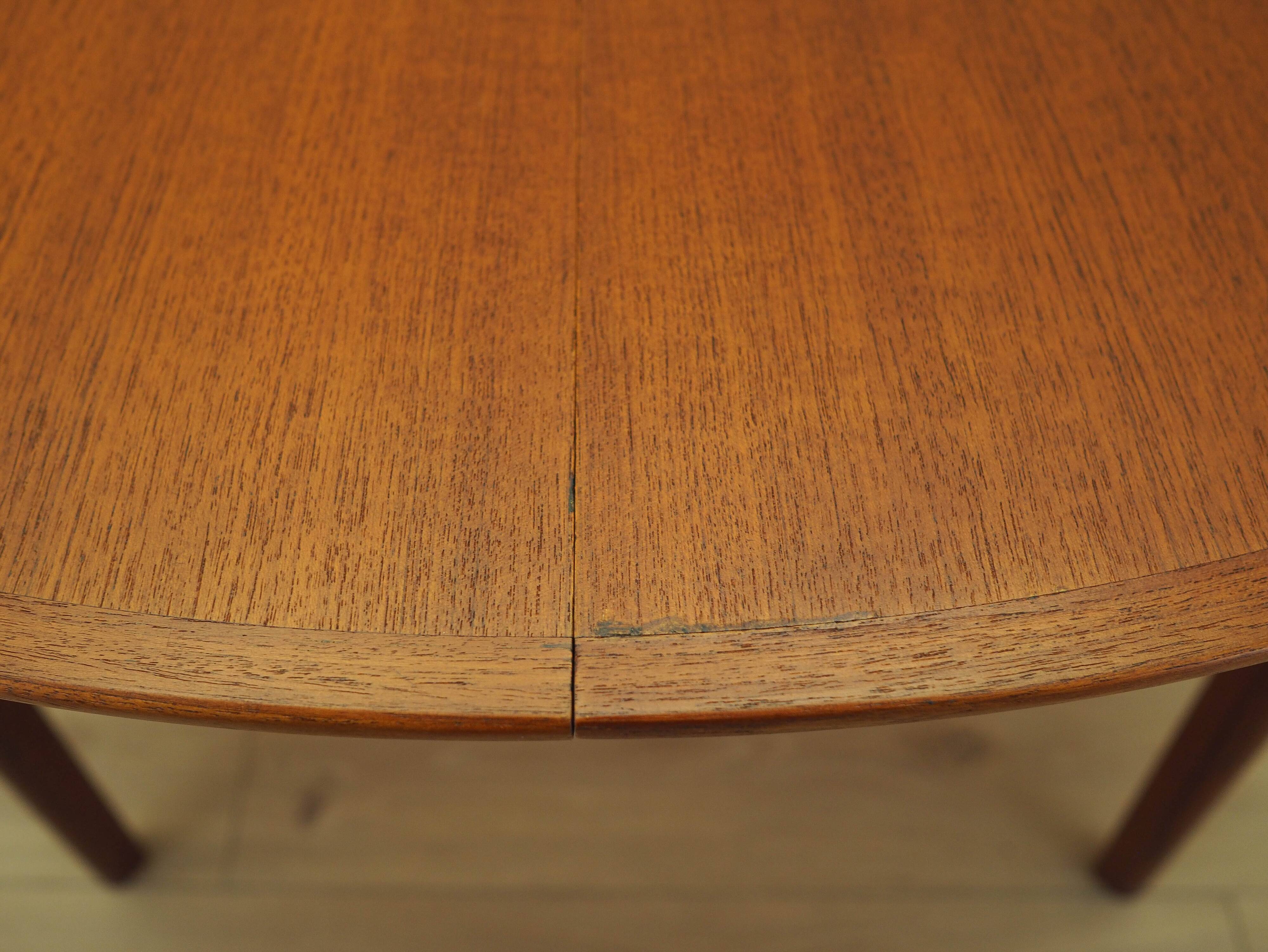 Round teak table, Danish design, 1960s, manufacturer: Gudme Møbelfabrik, de