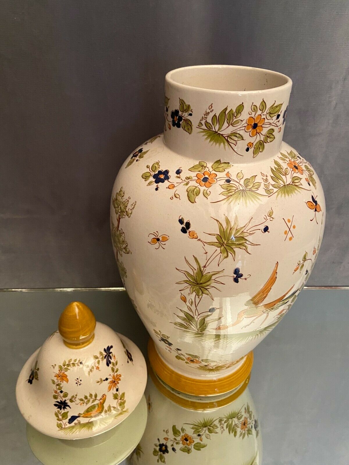 Potiche in earthenware decoration Old Moustiers XVIIIth