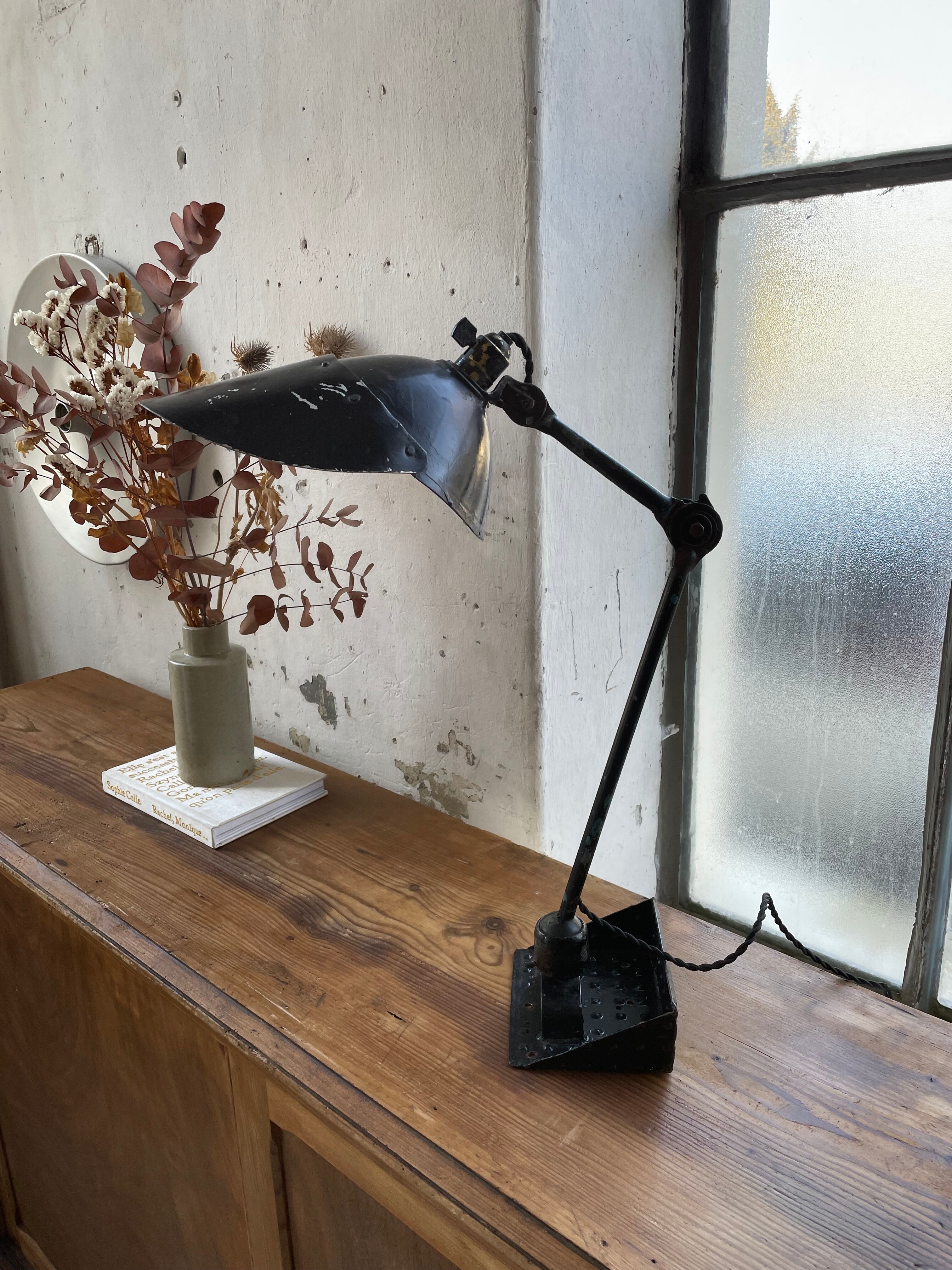 Articulated workshop lamp ravel ball joints