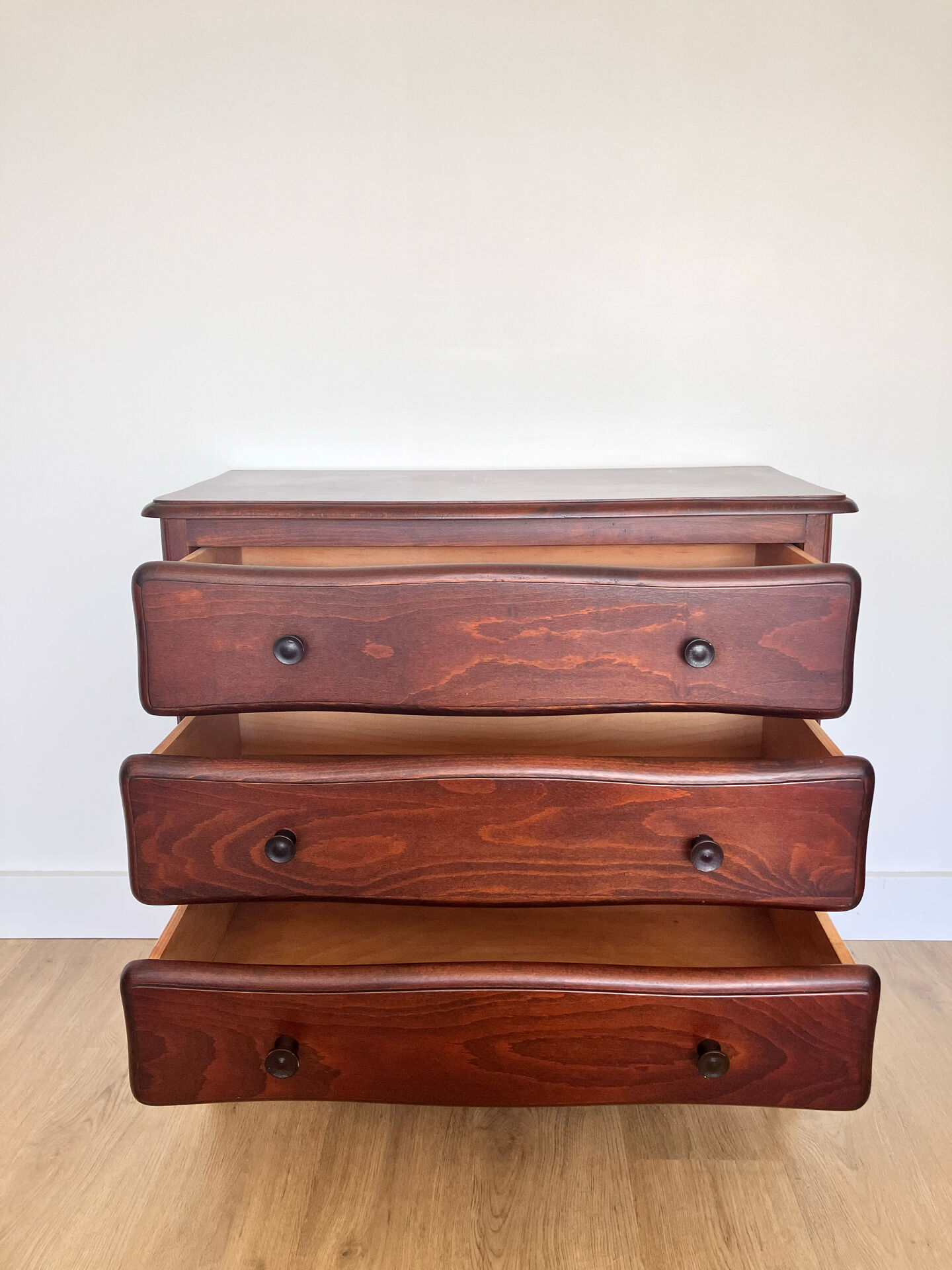 Solid wood chest of drawers