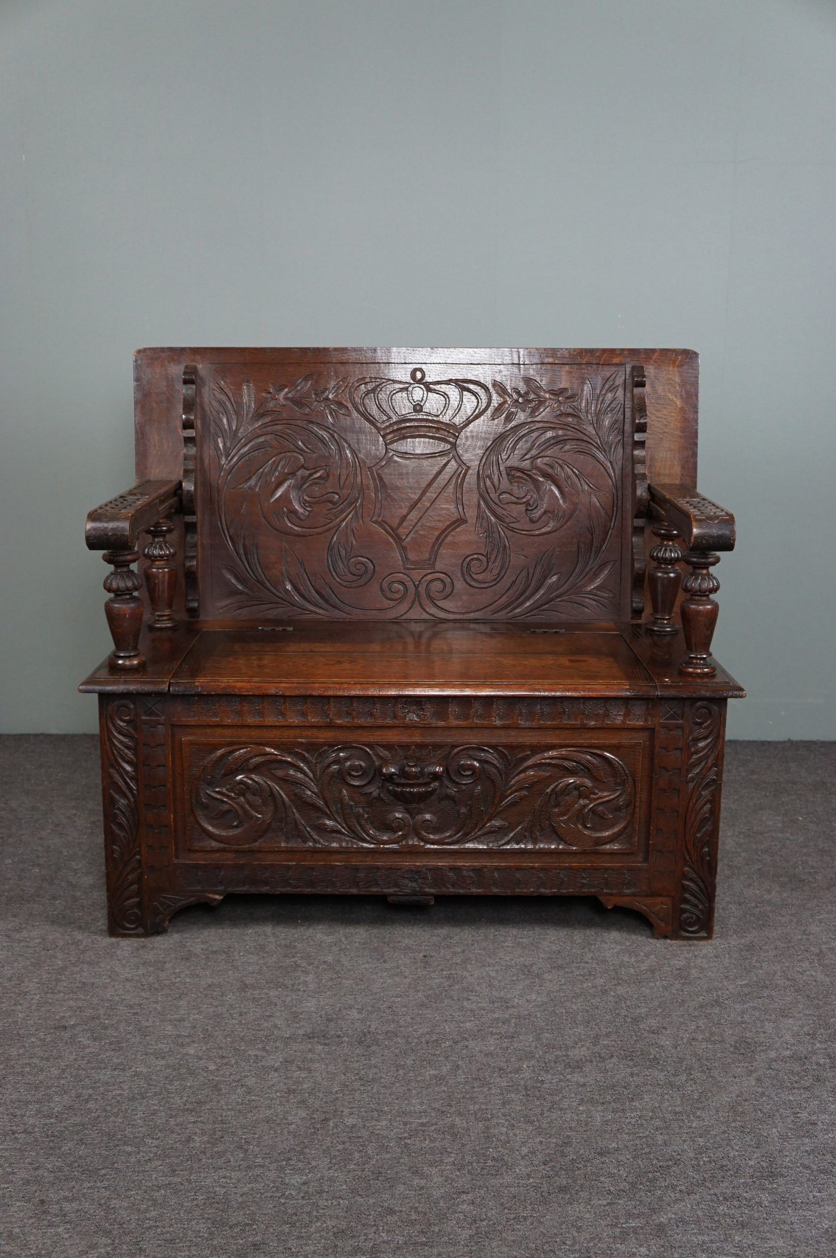 Entrance bench and decorated wooden table valve bench