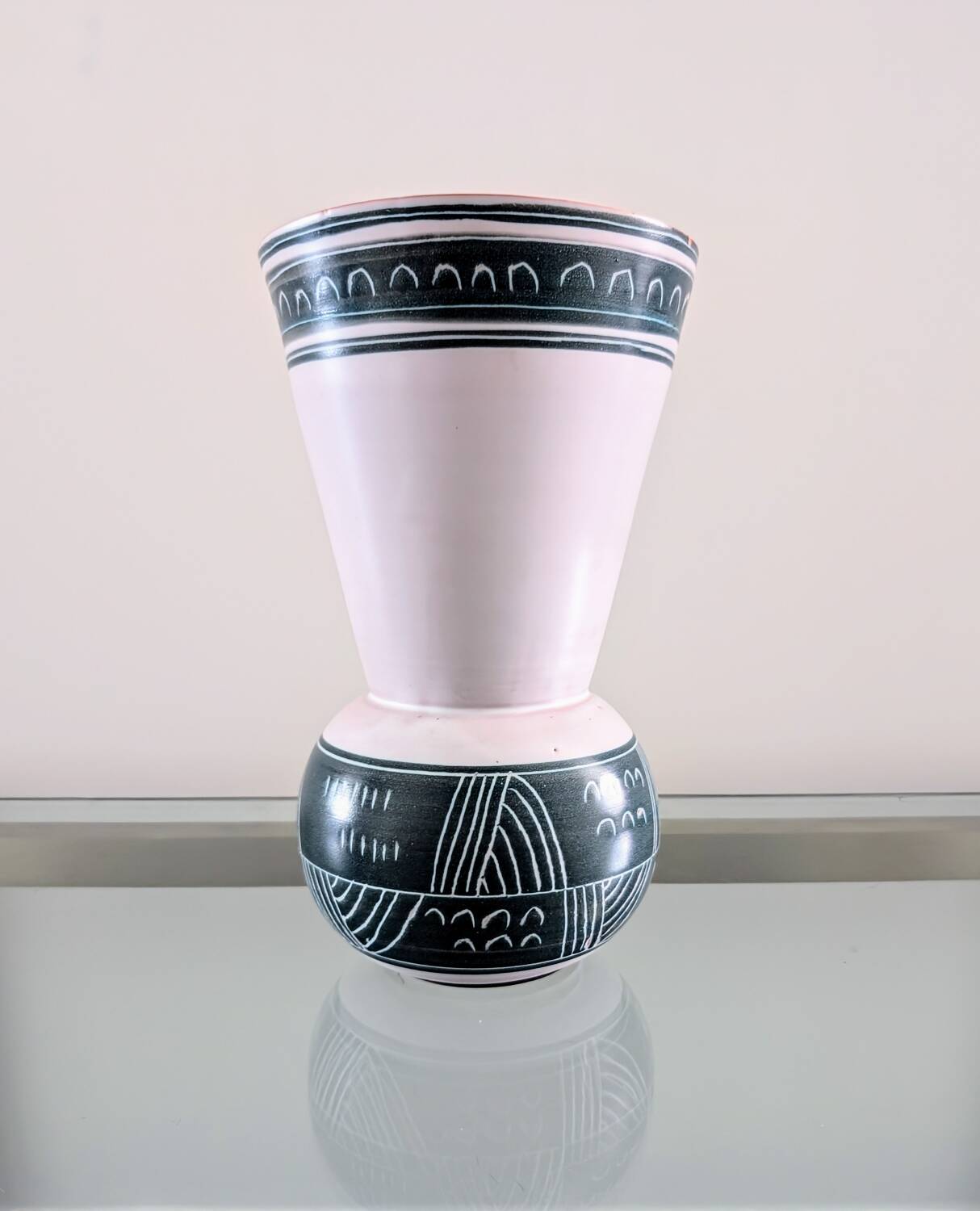 Yvon Roy Vase