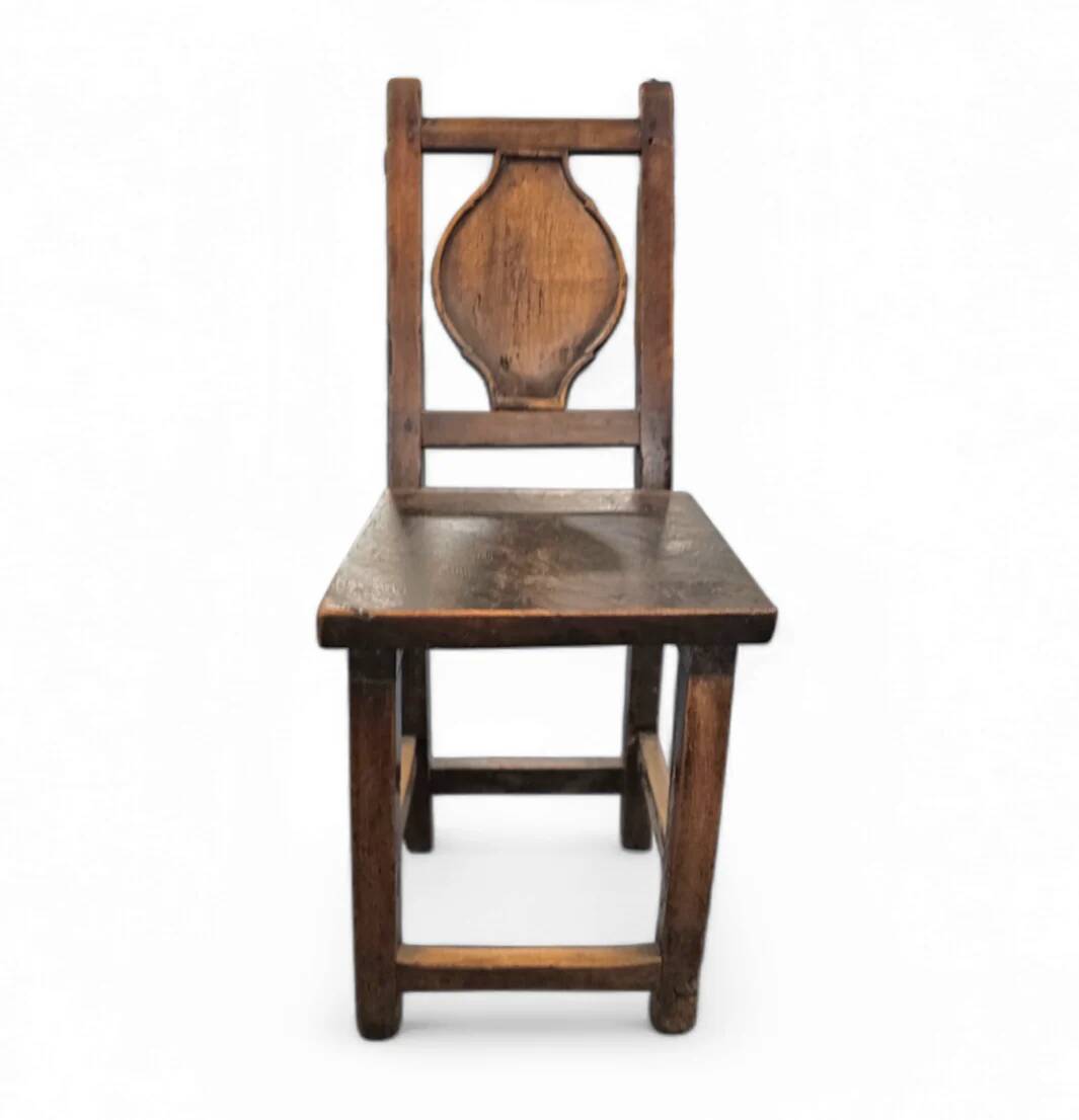 18th century chair - Early 18th century farmhouse chair with wood peg construction