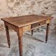 Table française ancienne en noyer – Table de cuisine ou bureau du XIXe siècle avec tiroir (100 × 64 × 74 cm)