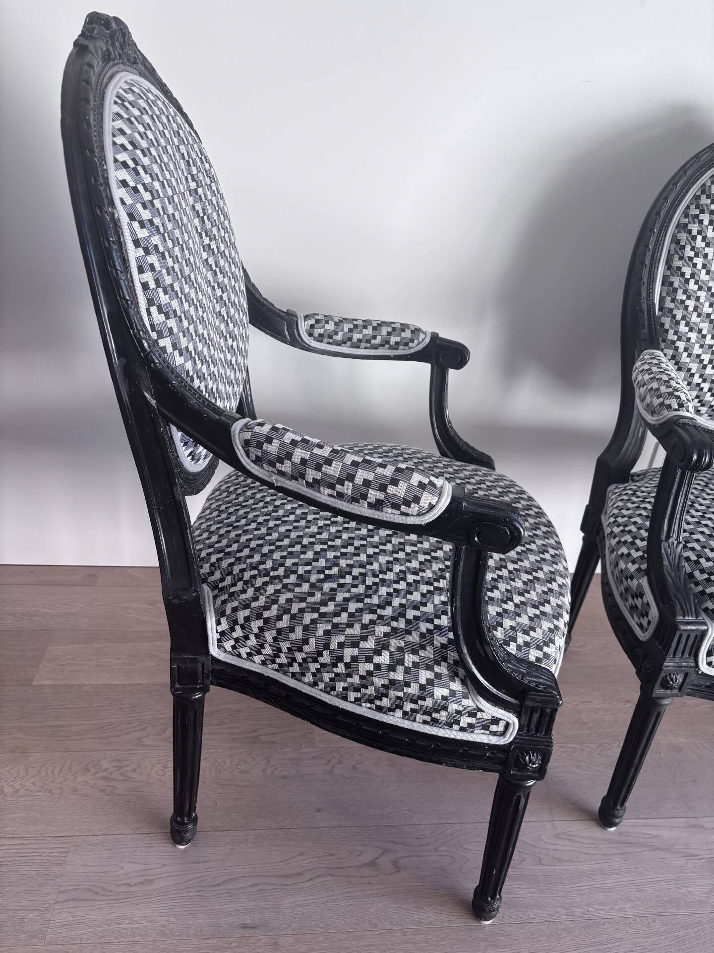 2 fauteuils style LouisXVI