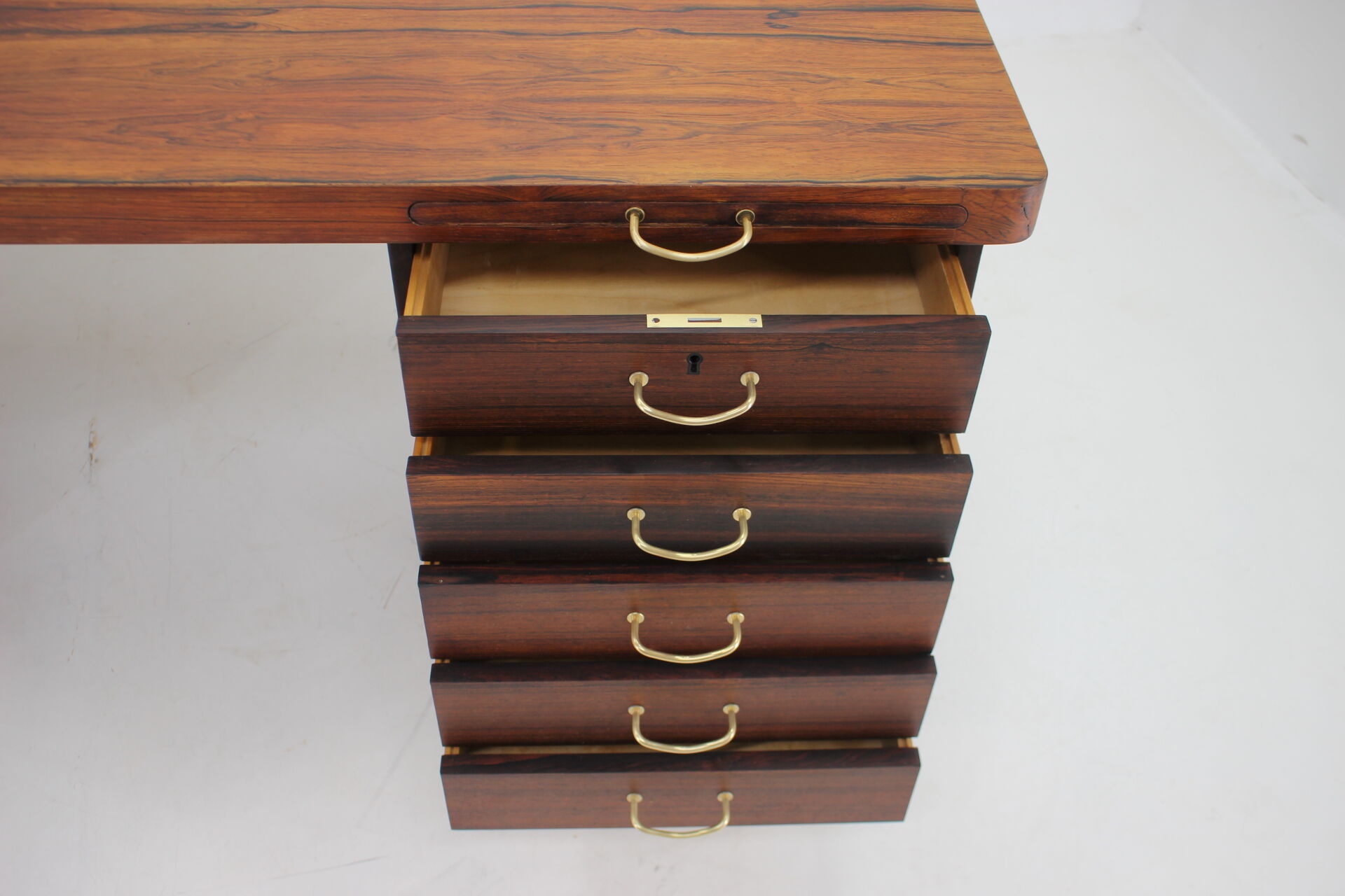 1960s Large exclusive free standing palisander desk