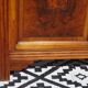 Vaisselier Art déco en noyer et ronce de noyer