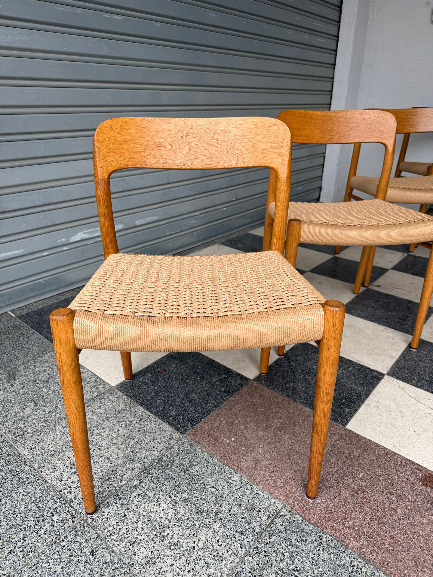Set of 4 Møller 75 chairs in oak