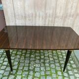 Scandinavian extendable dining table made of solid wood and rosewood effect.