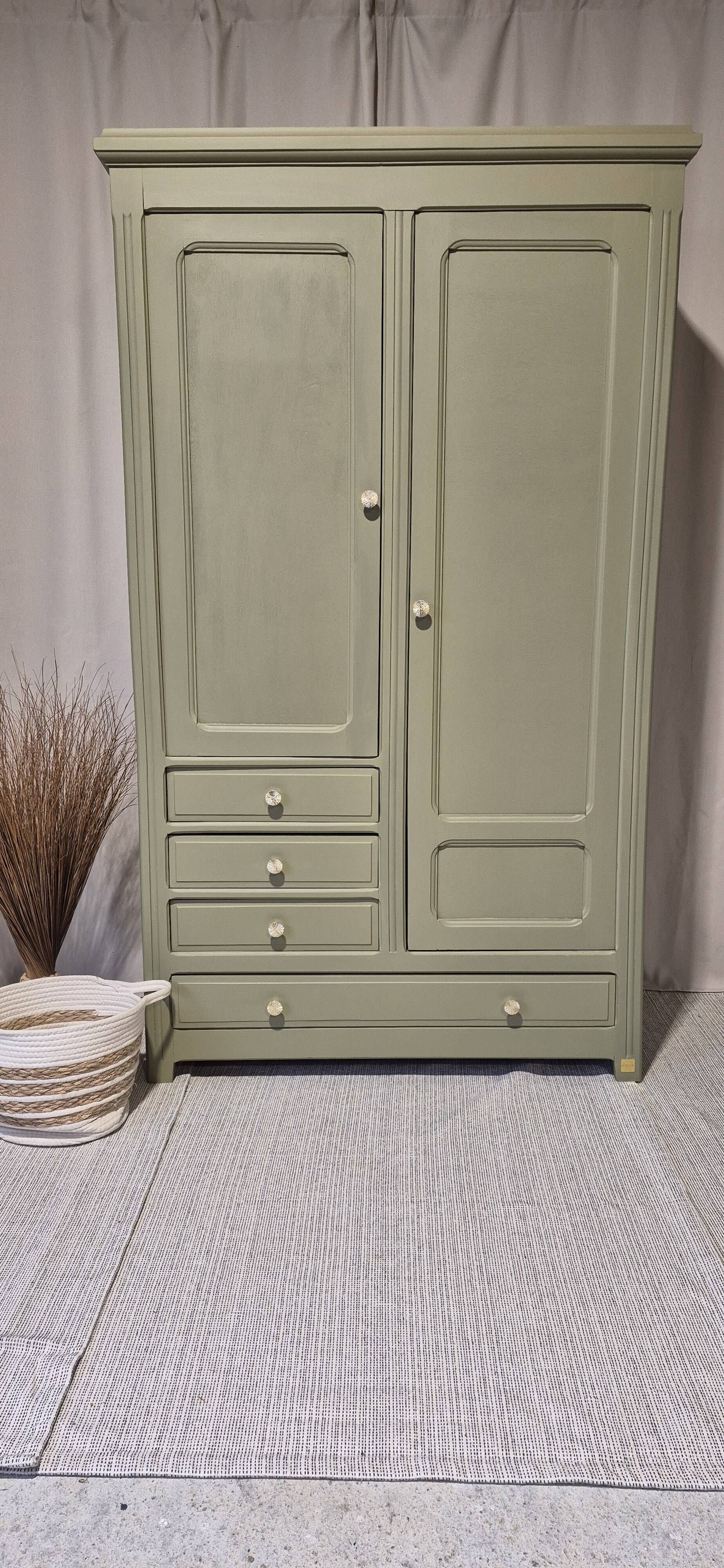 Armoire Parisienne d'hôtel