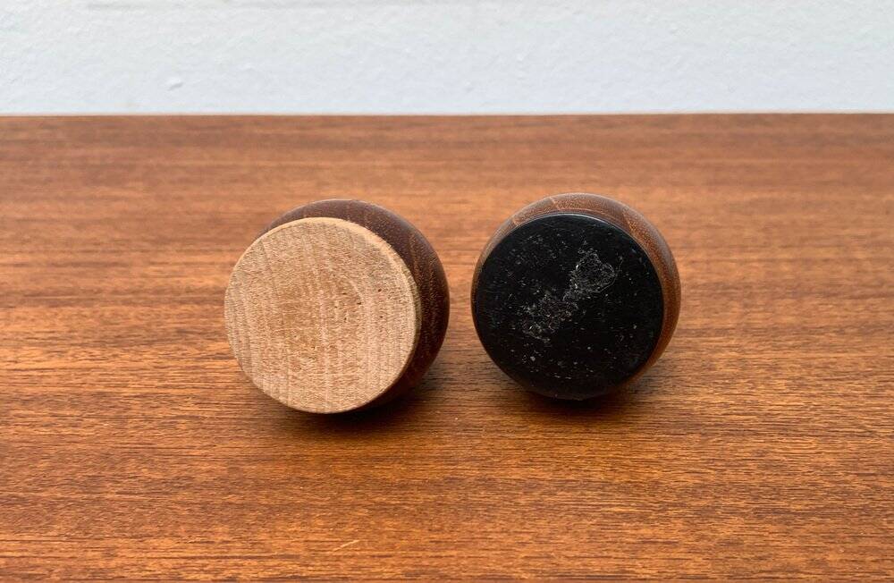 Set of 2 teak salt and pepper shakers from mid-century, 1960s.