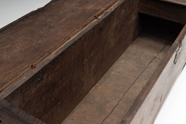 Coffre de rangement en bois ancien, France, fin du XVIIIe siècle