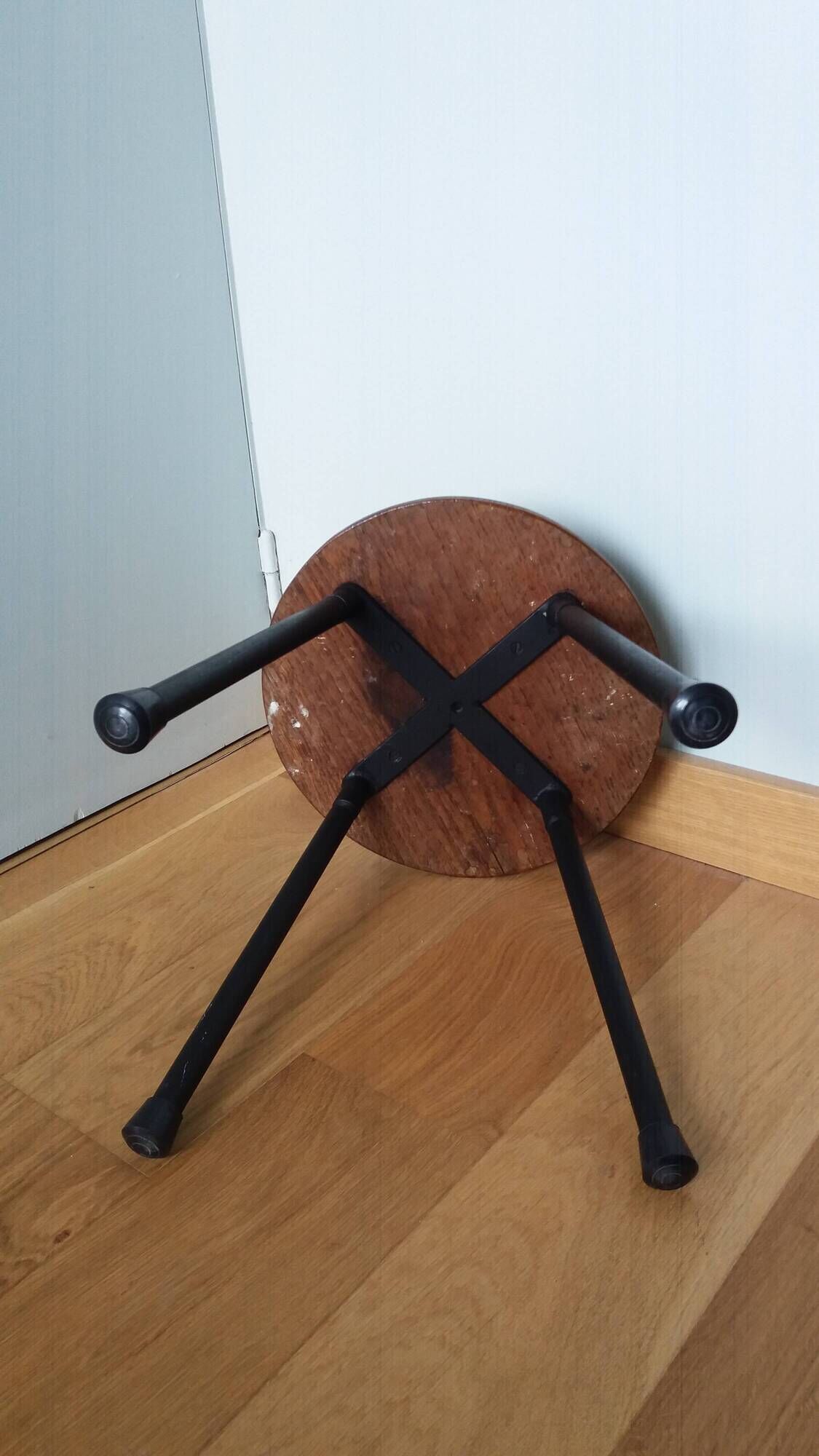 Wooden seat stool with metal legs