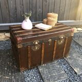 Travel trunk in wood and leather