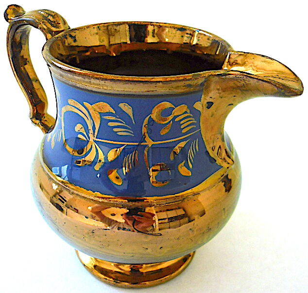 Paire de pichets en faïence lustrée du Staffordshire dite faïence de "Jersey"