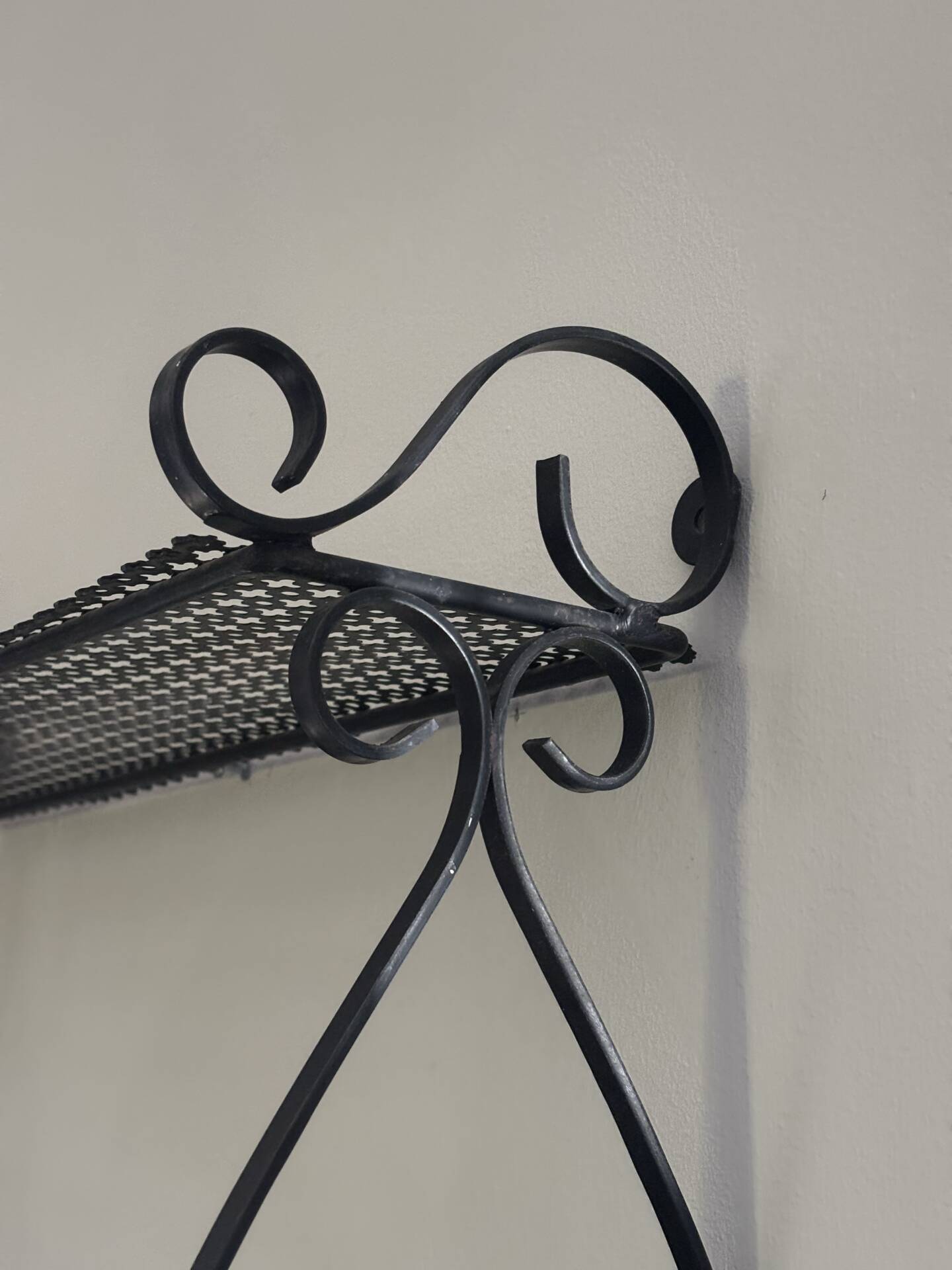 Perforated metal shelf dlg Mategot