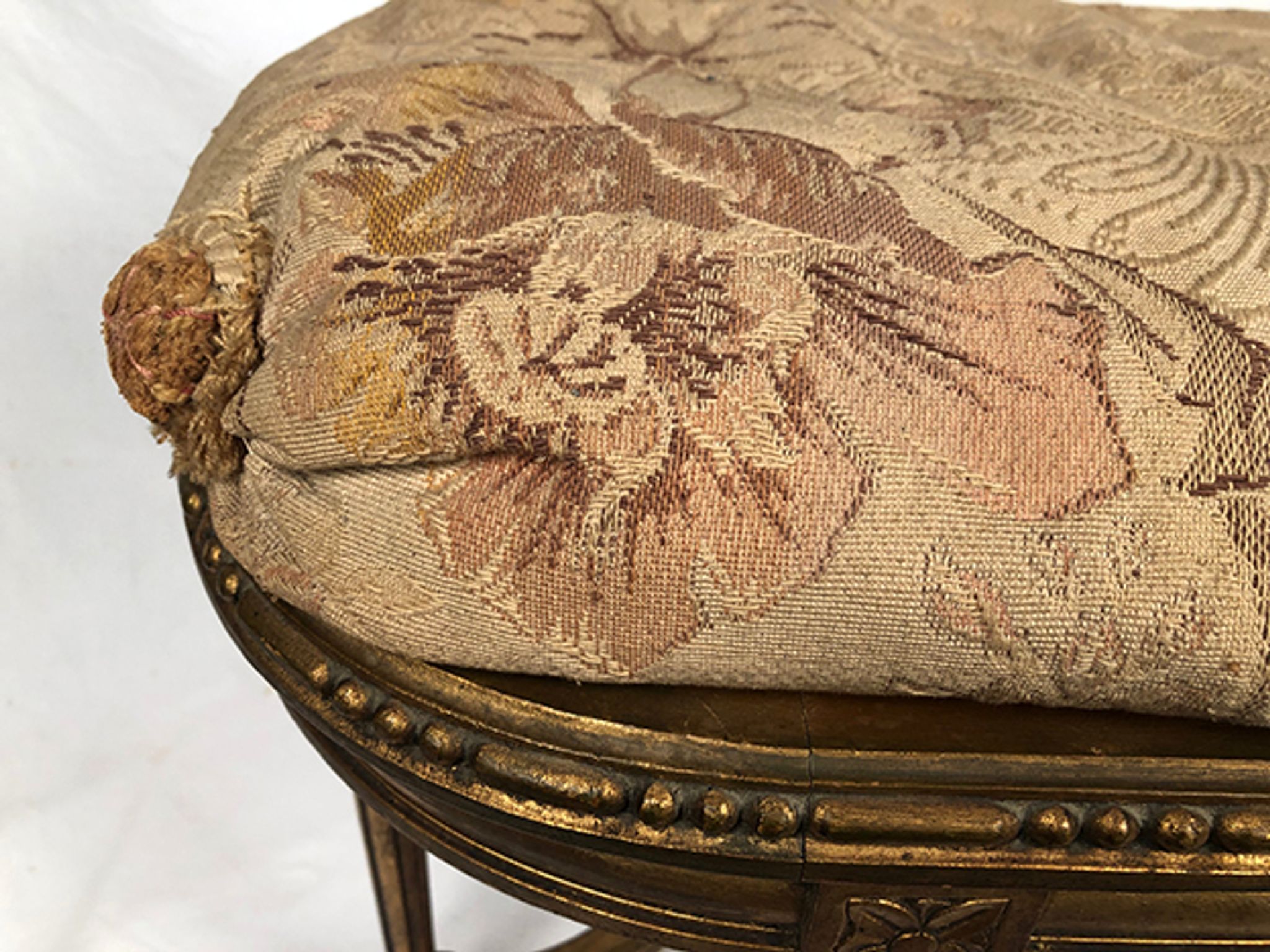 Banquette de piano de style Louis XVI bois doré foncé de canne