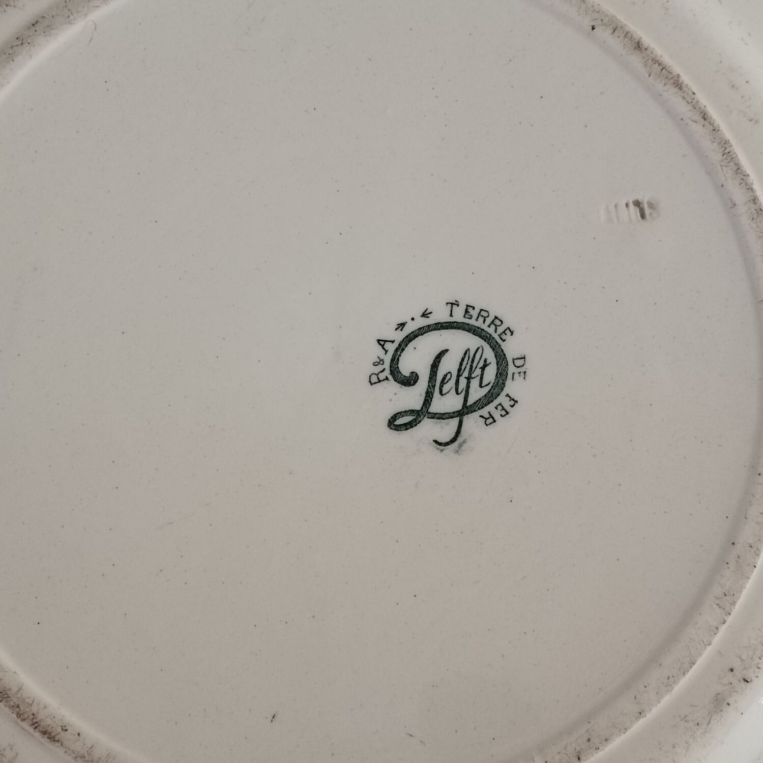 Plat rond terre de fer Salins