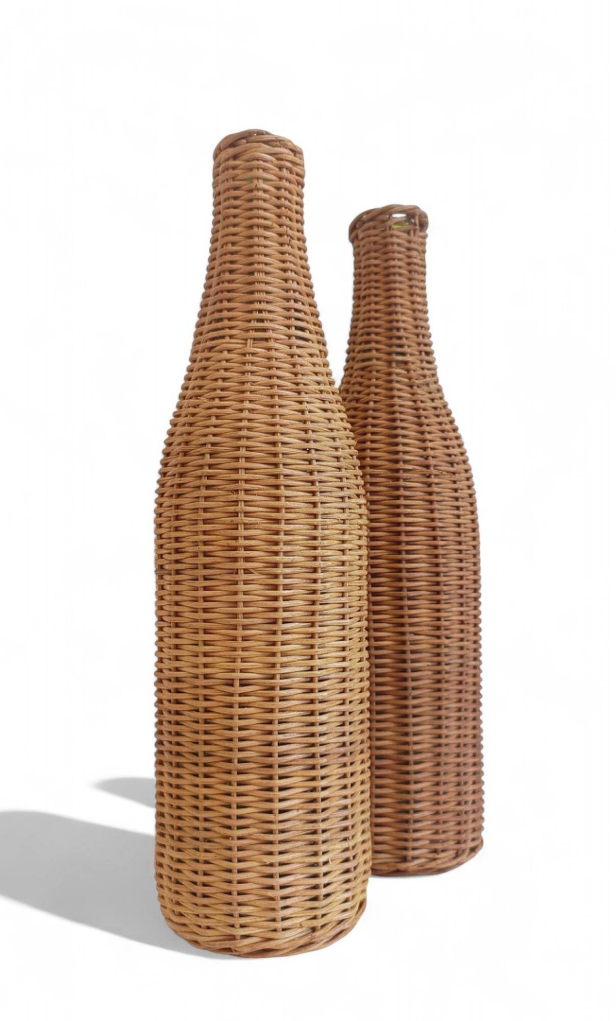 Bouteilles en verre en osier rustiques faites à la main, milieu du 20e siècle, France