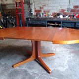 Scandinavian extending table