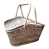 Picnic basket with woven wicker flaps