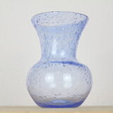 Vase en verre bullé de Biot bleu clair