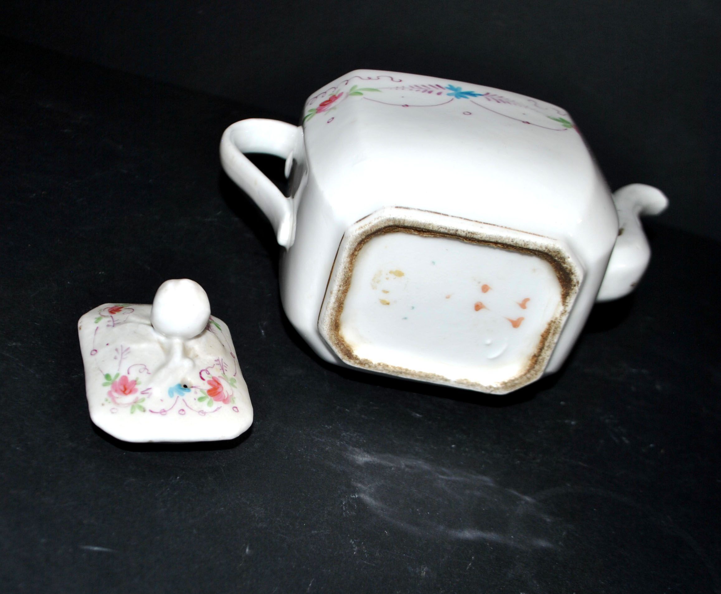 Old Paris porcelain herbal tea pot – hand-painted polychrome decoration, 19th century