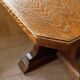 Table rustique en chêne avec piètement central