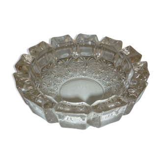 Pocket-empty or chiseled glass ashtray