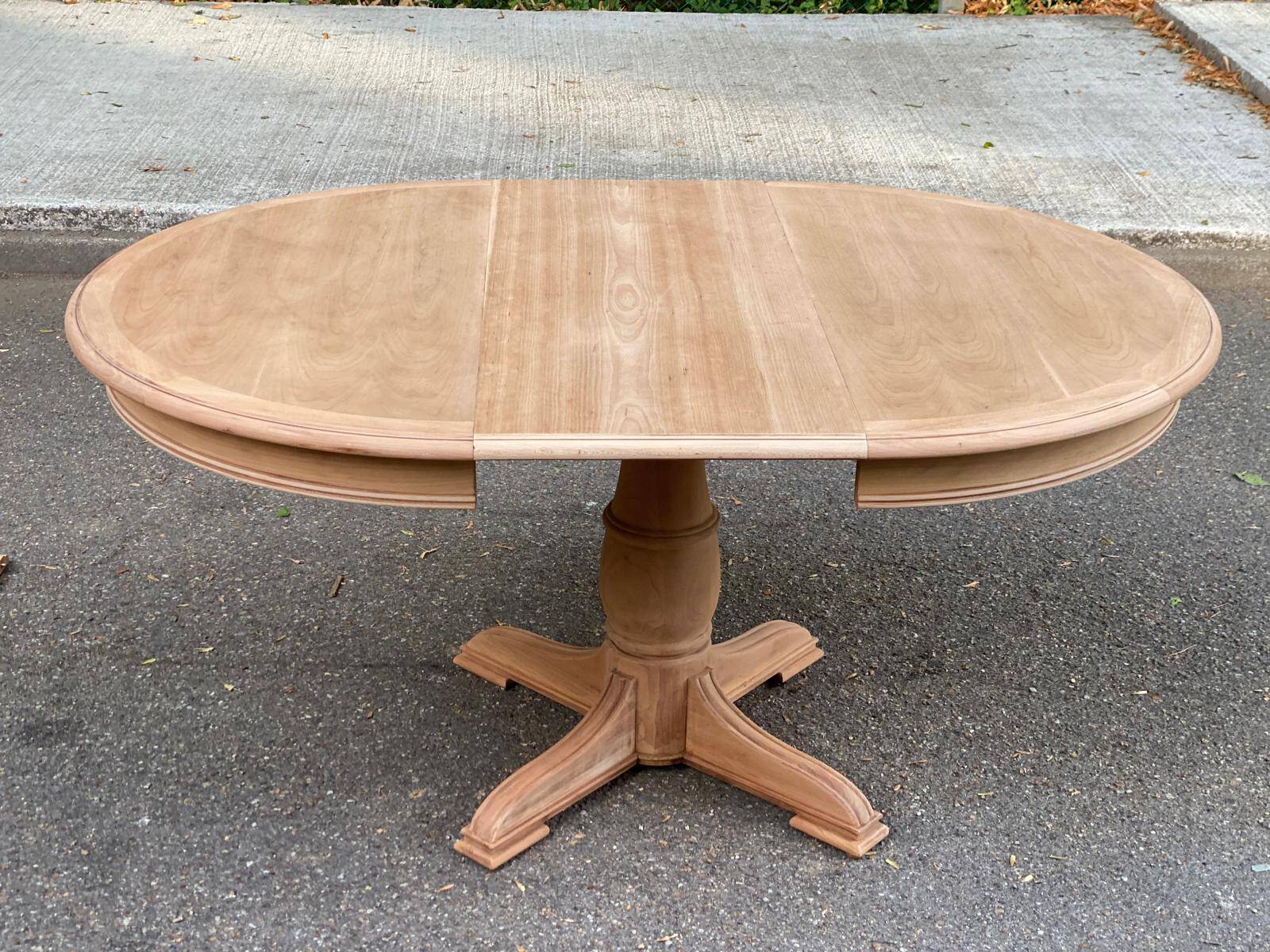 Large extendable round dining table stripped with a central wooden leg 110-198cm.