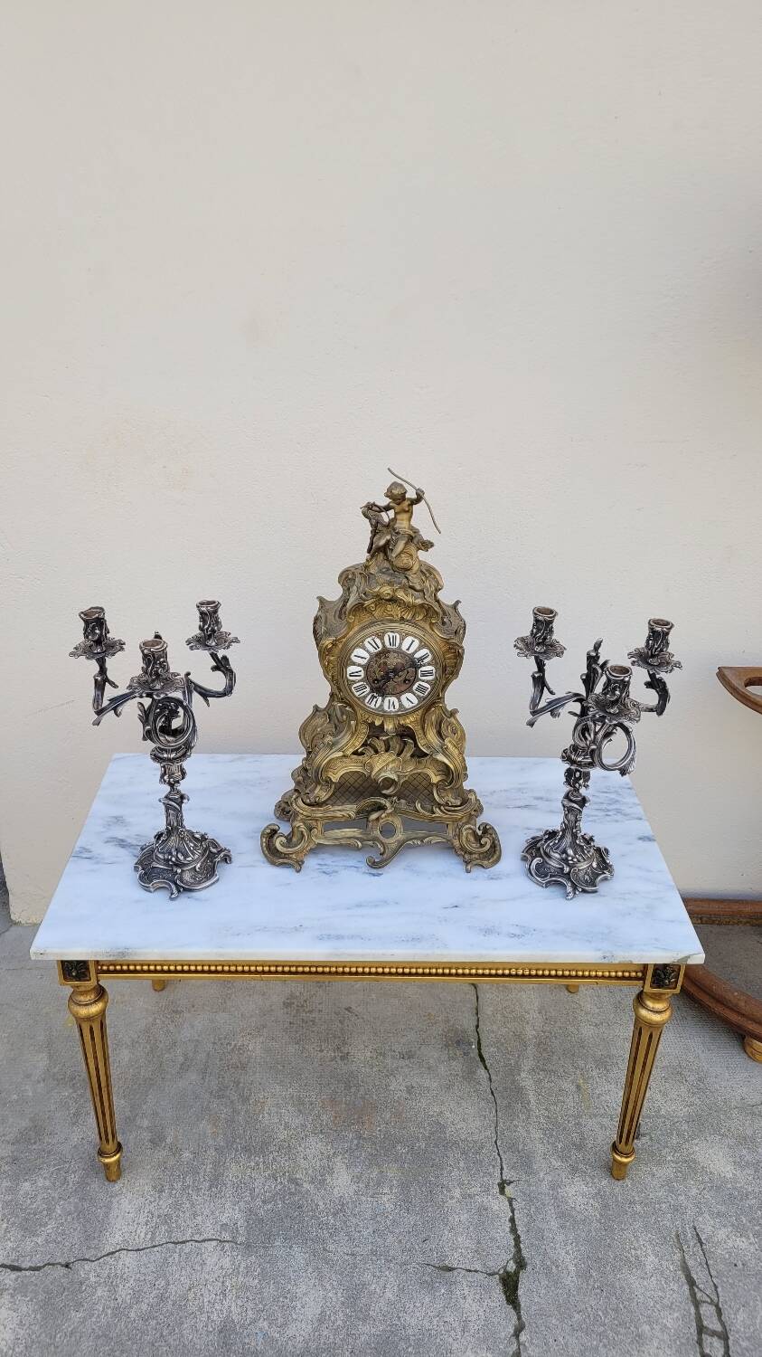 Table basse style Louis XVI en marbre et bois doré