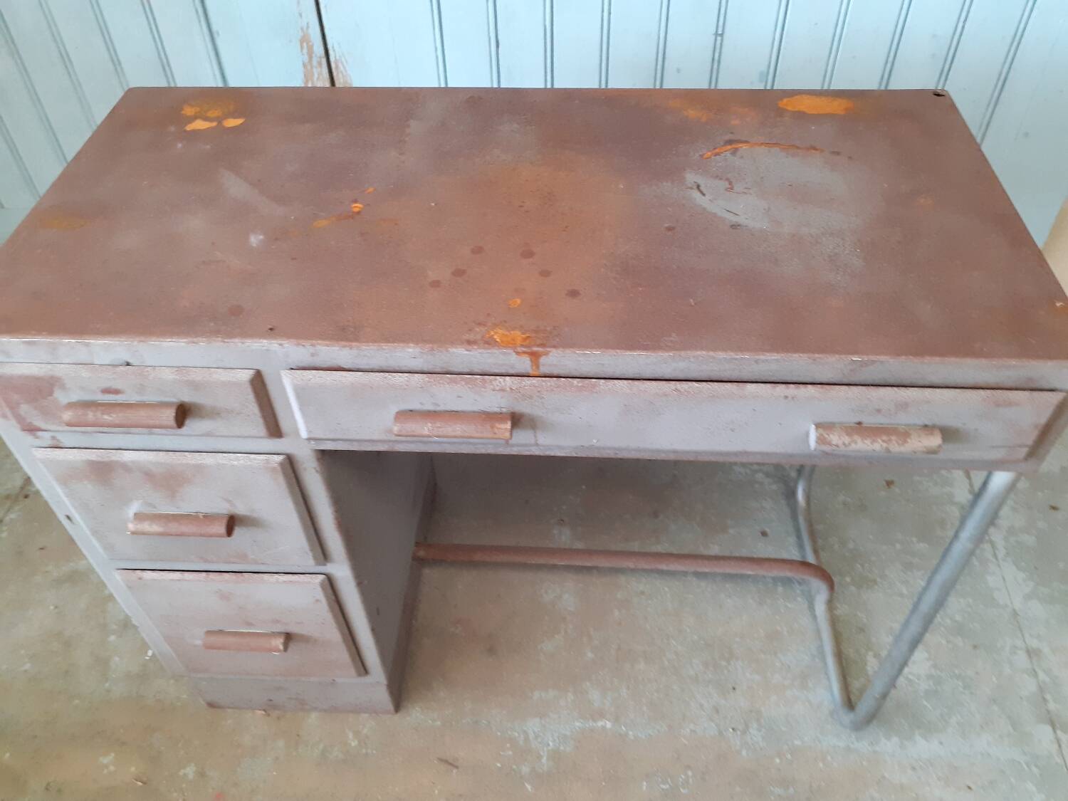 Metal dentist office.