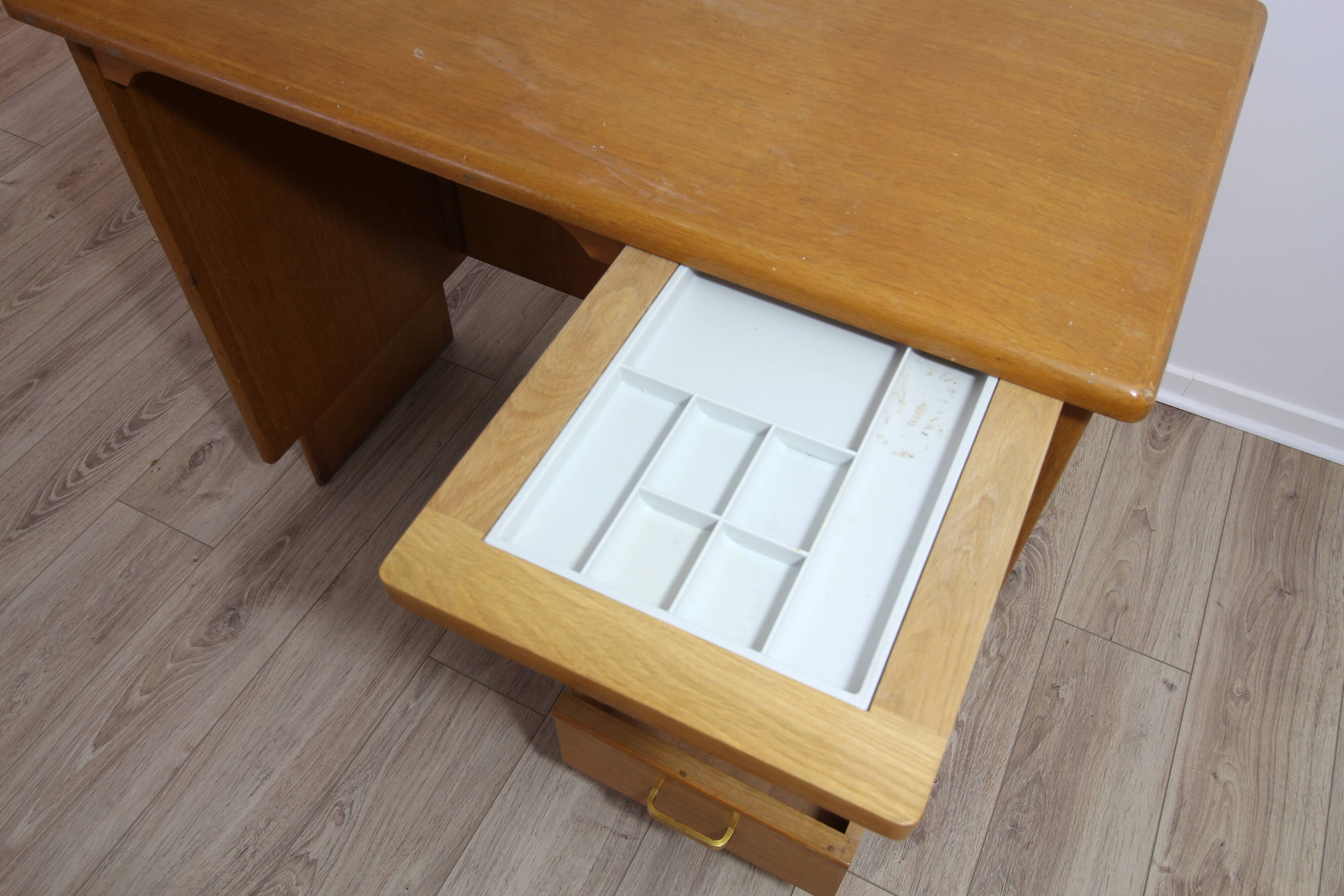 Vintage light wood desk – 1960s/70s – mid-century modern style