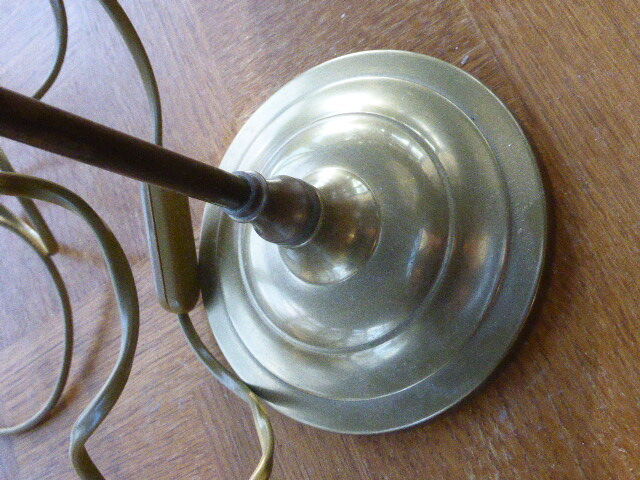 Reglable brass table lamp
