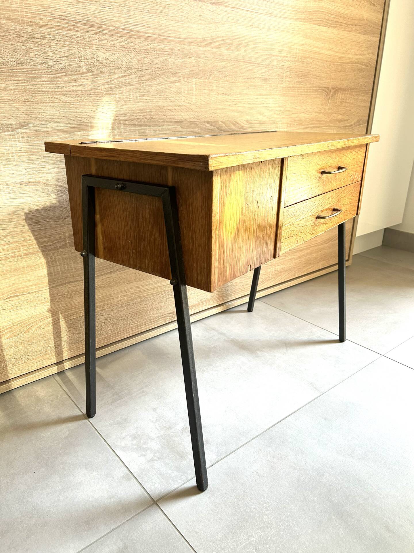 Vintage 1950s sewing machine with blonde oak veneer.