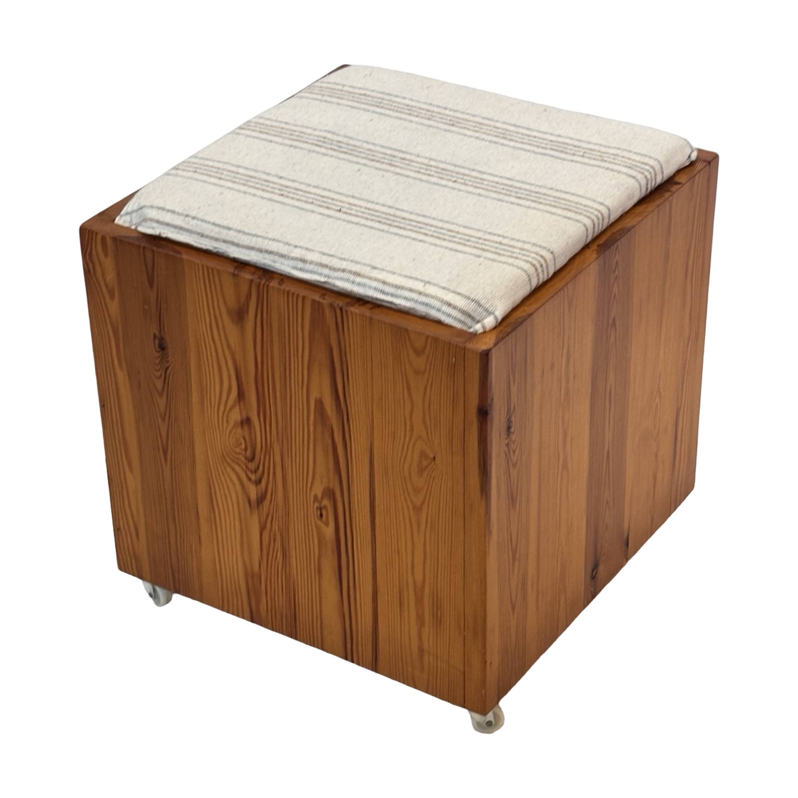 Vintage pinewood stool side table with compartment 70s design