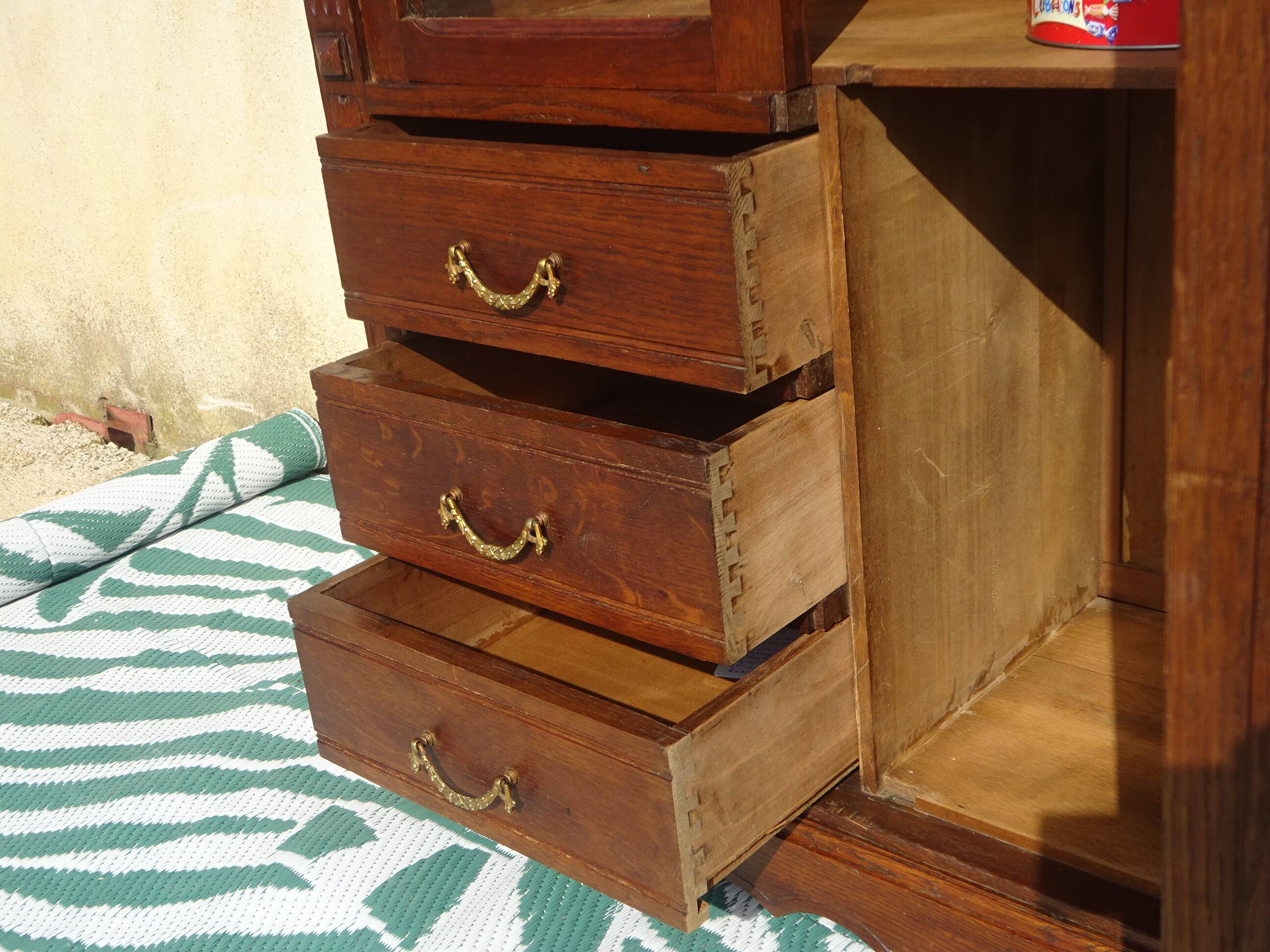 Small display case in oak and old glass