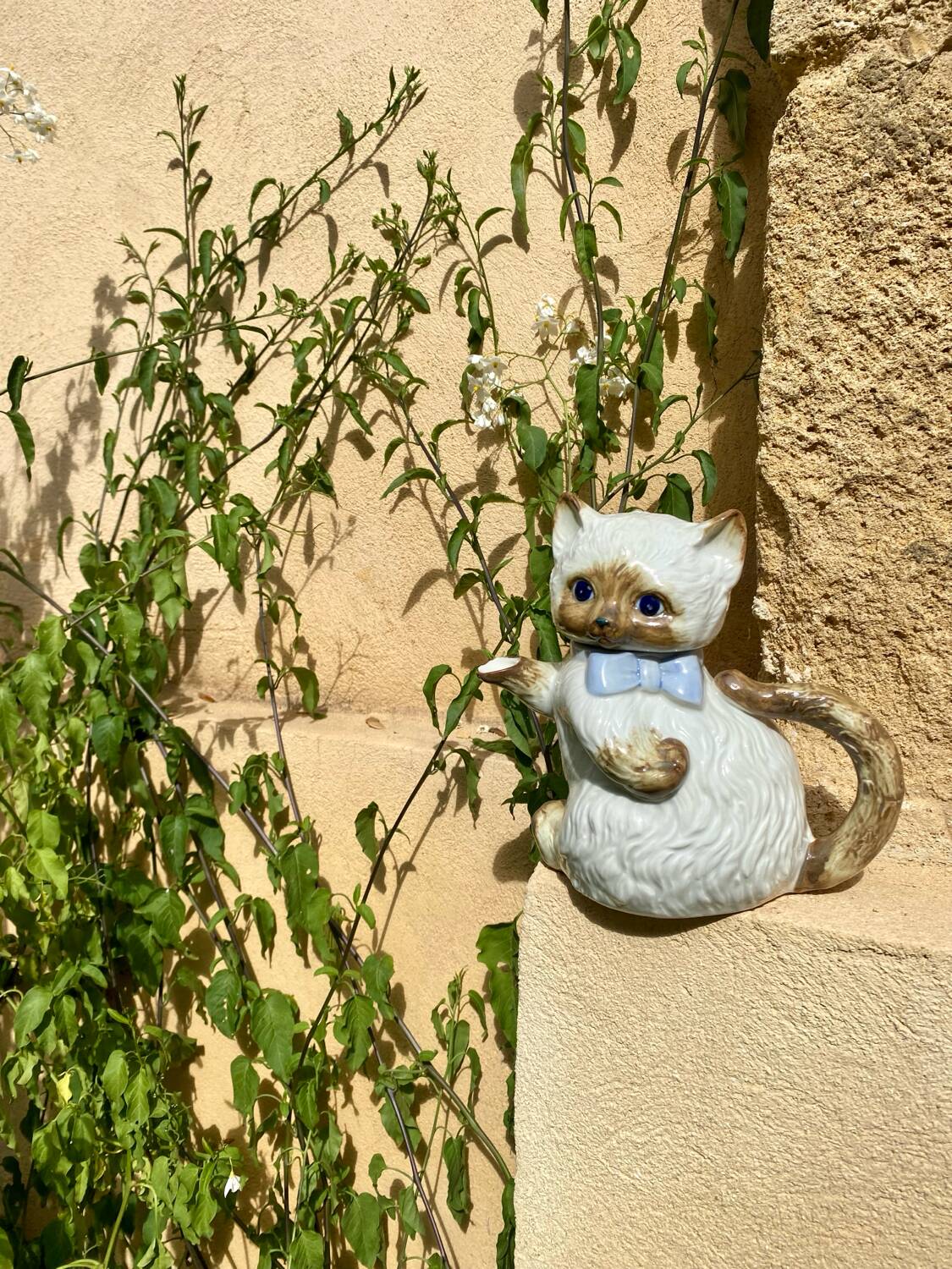 Vintage kitten teapot