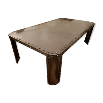 Table basse industrielle rivetée