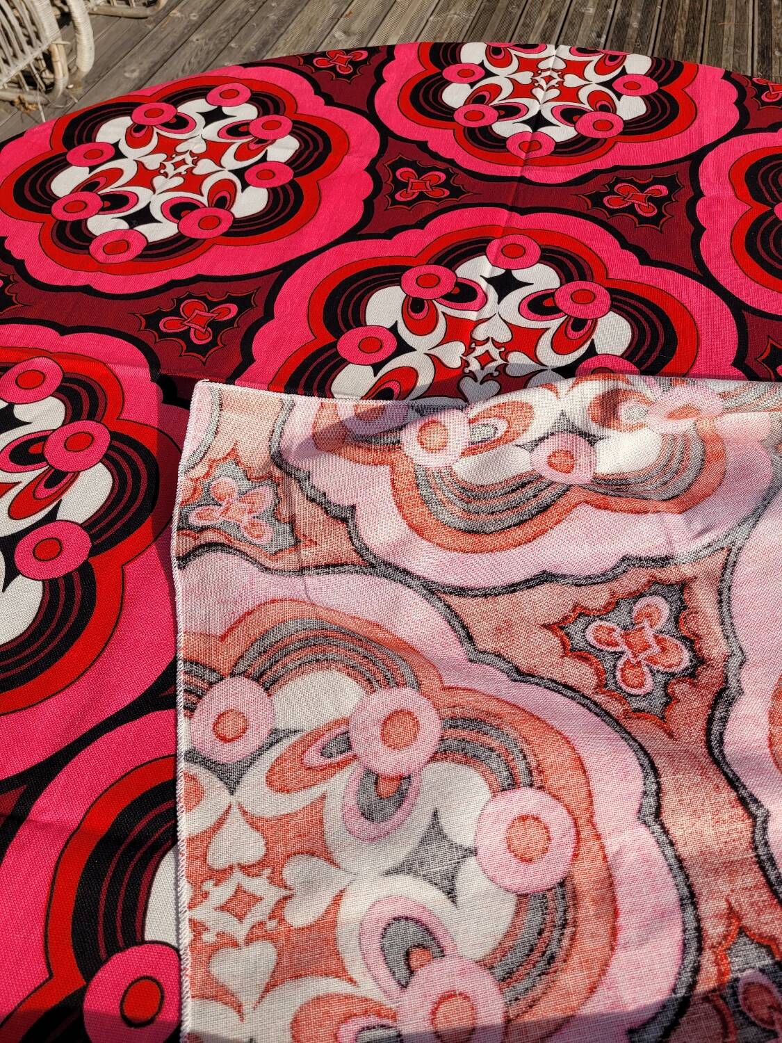 Nappe 137x130cm en tissu imprimé vintage