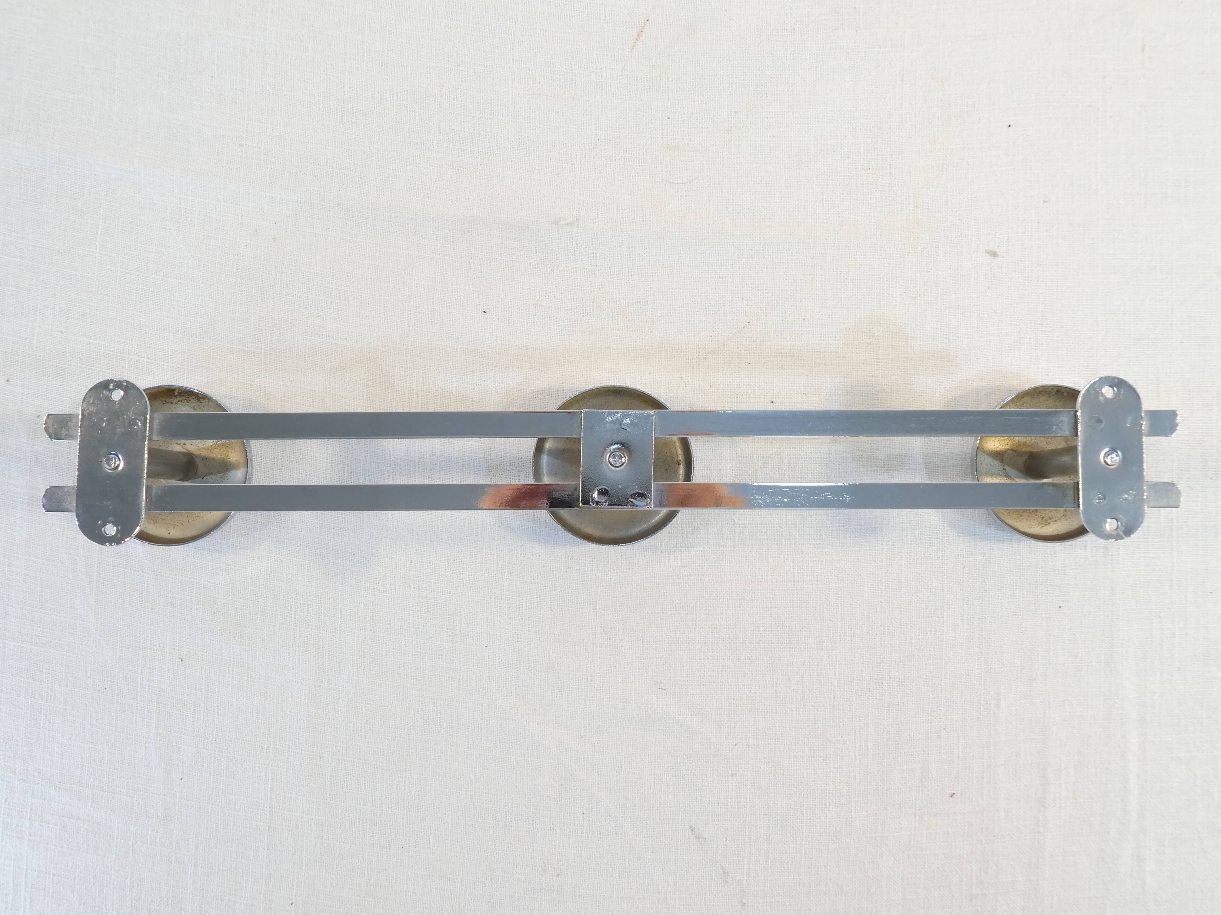 Coat rack has 3 pastes in chromed metal vintage